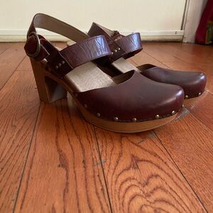 Dansko Burgandy  platform heel